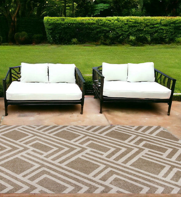 HomeRoots 5' Versatile Beige Geometric Area Rug – Perfect for Indoor or Outdoor Spaces, Easy Care & Modern Style 7' x 10' 374997