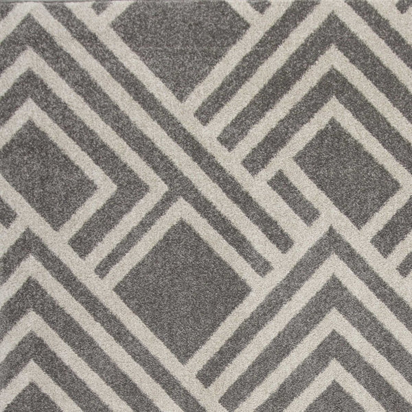 HomeRoots 5' Gray Geometric Area Rug - Stylish, Durable Design for Indoor and Outdoor Spaces, Easy Care! 7' x 10' 375002