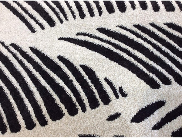 HomeRoots 5' Black and White Abstract Area Rug - Stylish Indoor/Outdoor Decorative Accent for High-Traffic Spaces 8' x 11' 375012