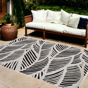 HomeRoots 5' Black and White Abstract Area Rug - Stylish Indoor/Outdoor Decorative Accent for High-Traffic Spaces 8' x 11' 375012
