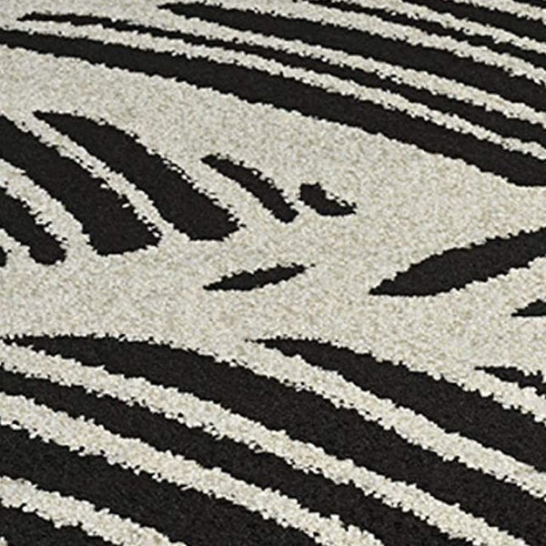 HomeRoots 5' Black and White Abstract Area Rug - Stylish Indoor/Outdoor Decorative Accent for High-Traffic Spaces 8' x 11' 375012