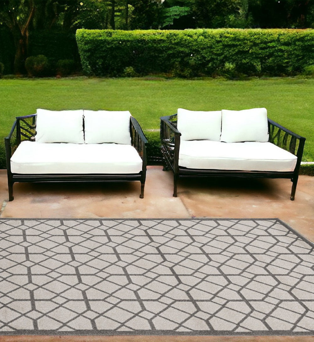 HomeRoots 7' Gray Geometric Area Rug - Contemporary Indoor Outdoor Design, Durable, Easy Care, Versatile Style 8' x 11' 375027