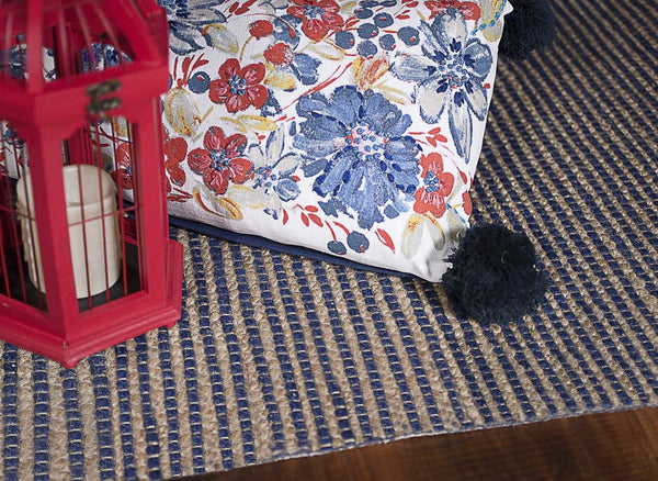 HomeRoots 5' Hand Woven Blue Wool Abstract Area Rug - Artisan Crafted, Cozy Texture, Unique Design for Homes 5' X 7' 375058