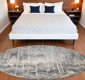 Homeroots 8' X 8' Gray Chevron Area Rug  Polyester 375129