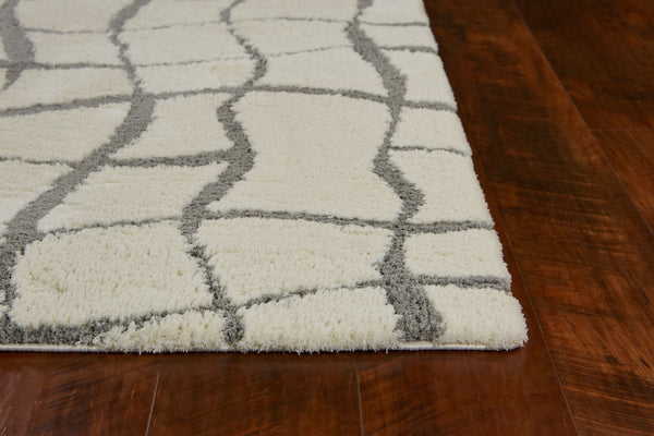 Homeroots 5' X 7' Ivory Machine Woven Abstract Indoor Shag Rug  Microfiber 375156