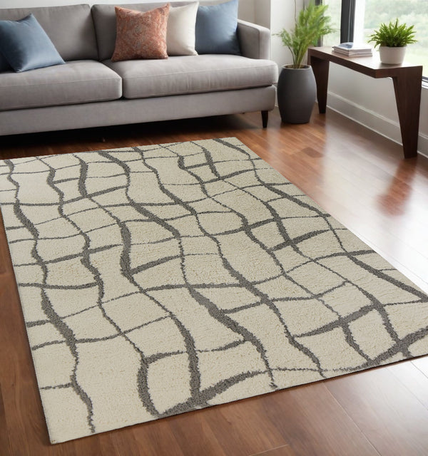 Homeroots 5' X 7' Ivory Machine Woven Abstract Indoor Shag Rug  Microfiber 375156