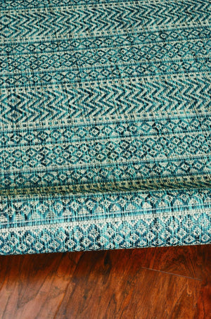 HomeRoots 8' Teal and Beige Geometric Area Rug - Modern, Durable Design for Stylish Living Spaces and Comfort 8' X 11' 375206