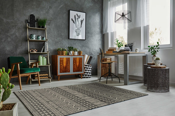 Homeroots 5' X 8' Charcoal Aztec Pattern Rug  Polypropylene 375220