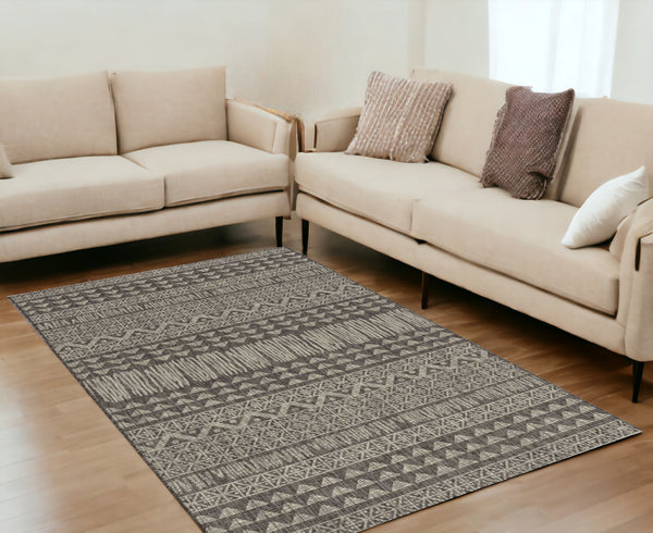 Homeroots 5' X 8' Charcoal Aztec Pattern Rug  Polypropylene 375220
