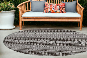 Homeroots 8' Round Charcoal Southwestern Indoor Outdoor Area Rug  Polypropylene 375222
