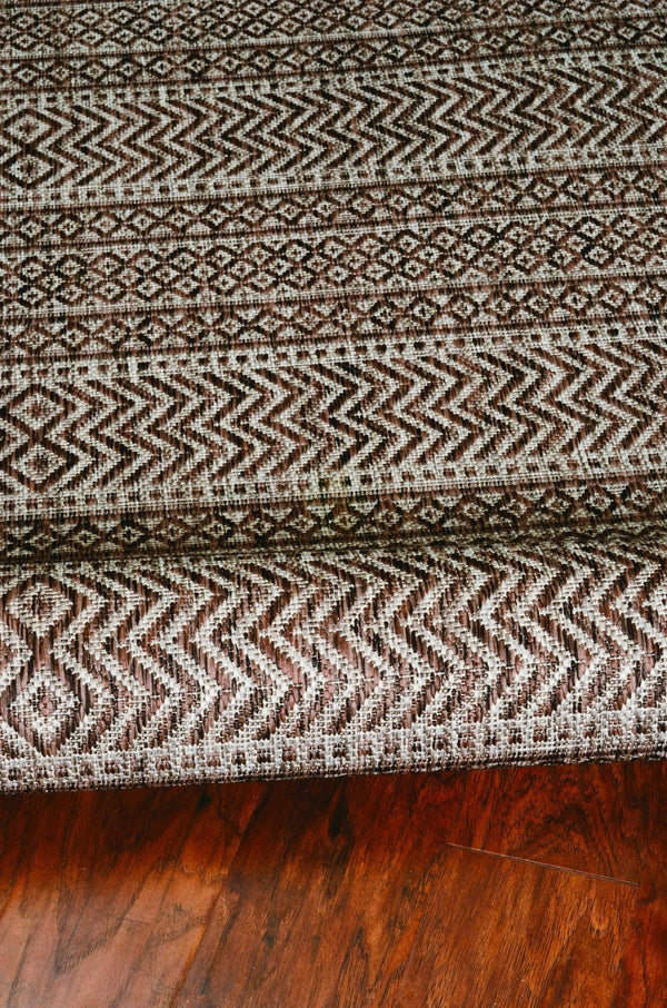 HomeRoots 8' Contemporary Brown and Ivory Geometric Area Rug - Durable, Stylish, and Perfect for High-Traffic Spaces 8" x 11" 375225