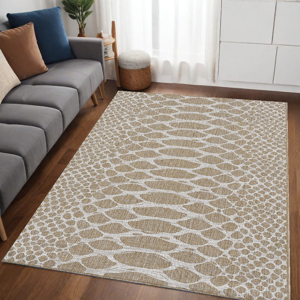 Homeroots 5' X 8' Natural Animal Print Area Rug  Polypropylene 375249