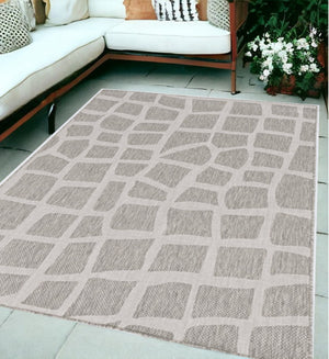 HomeRoots 5' Gray Abstract Area Rug for Indoor & Outdoor Use - Stylish, Durable, and Easy to Clean Design 5' x 8' 375254