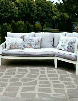 HomeRoots 5' Gray Abstract Area Rug for Indoor & Outdoor Use - Stylish, Durable, and Easy to Clean Design 8' Round 375256