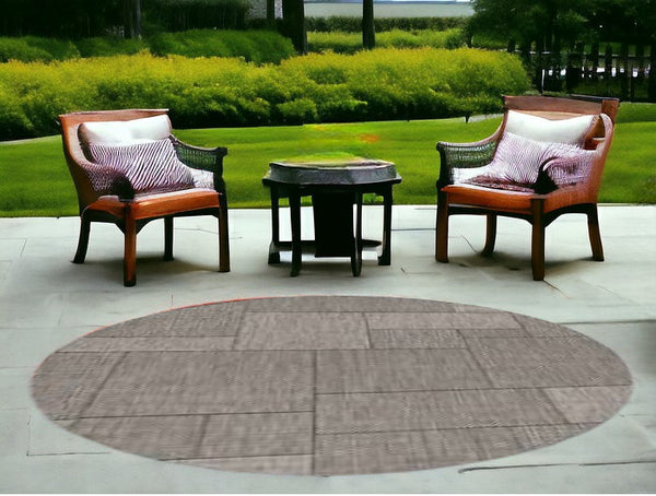 Homeroots 8' Round Gray Southwestern Indoor Outdoor Area Rug  Polypropylene 375261