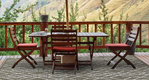 Homeroots 8' X 10' Gray Geometric Indoor Outdoor Area Rug  Polypropylene 375556