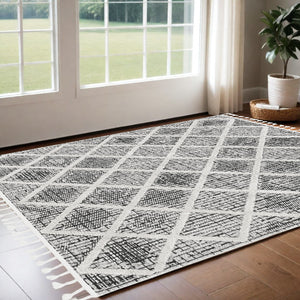 Homeroots 3' X 5' Charcoal Geometric Area Rug  Polyester 375666
