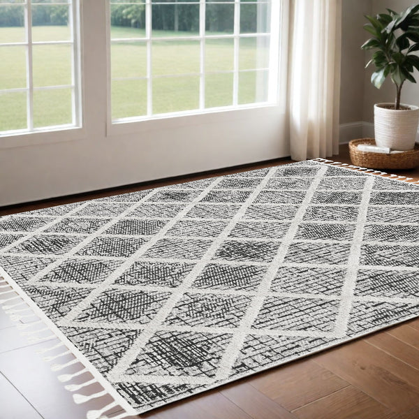 Homeroots 3' X 5' Charcoal Geometric Area Rug  Polyester 375666