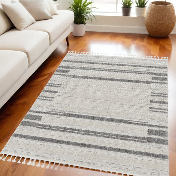 HomeRoots 12' Gray and Ivory Abstract Area Rug - Contemporary Design for Modern Living Spaces and Décor 5' X 8' Rectangle 375691