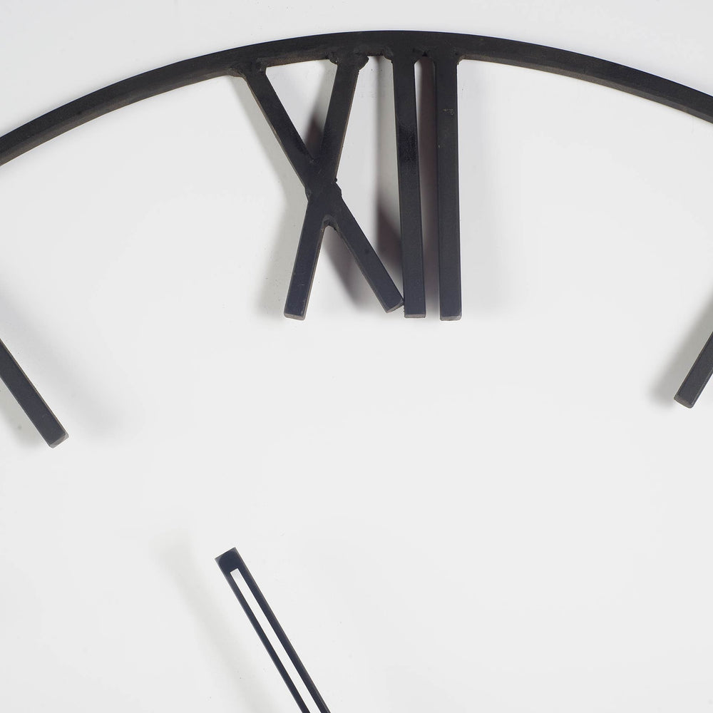 Homeroots 2" Circle Black Metal Skeleton Wall Clock  Metal 376237