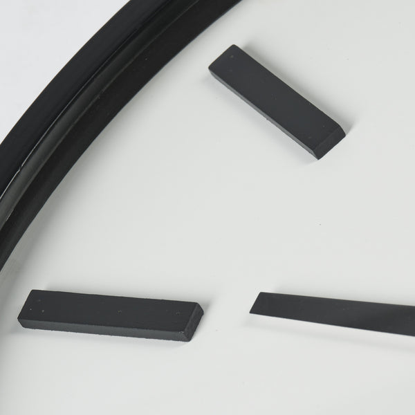 Homeroots 24" Round Large Modern Wall Clock With White Face And Non-numarical Number  Metal 376248