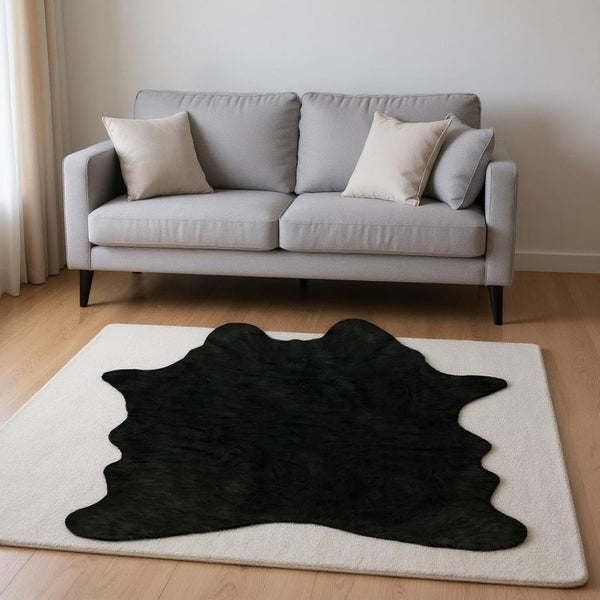 HomeRoots 5' X 8' Black Shag Hand Knotted Area Rug - Luxurious, Soft, and Stylish for Living Spaces & Bedrooms 376625