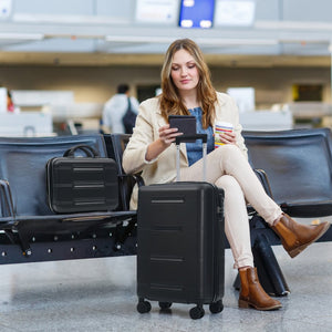 English Elm 6 Piece Hardshell Abs Travel Set with Spinner Wheels Combination Lock and Toiletry Bag N732P391465B