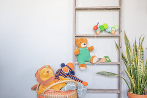 Homeroots 5 Step Rustic Weathered Grey Wood Ladder Shelf  Wood 380325