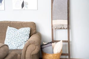 Homeroots 5 Step Rustic Espresso Gray Wood Ladder Shelf  Wood 380328