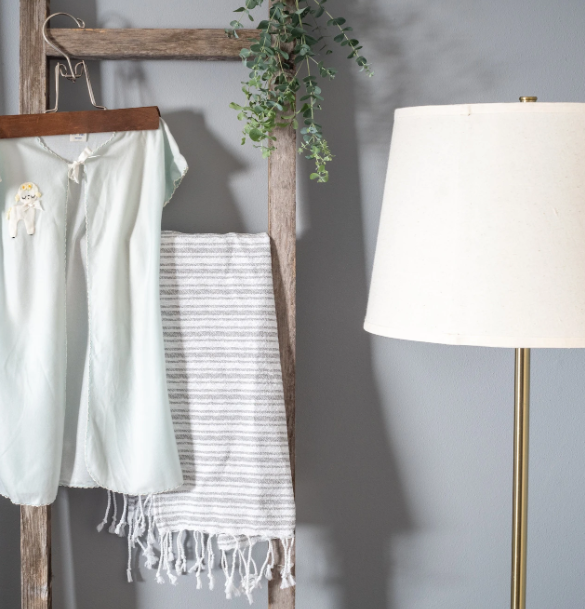 Homeroots 6 Step Rustic Smoky Black Wood Ladder Shelf  Wood 380330