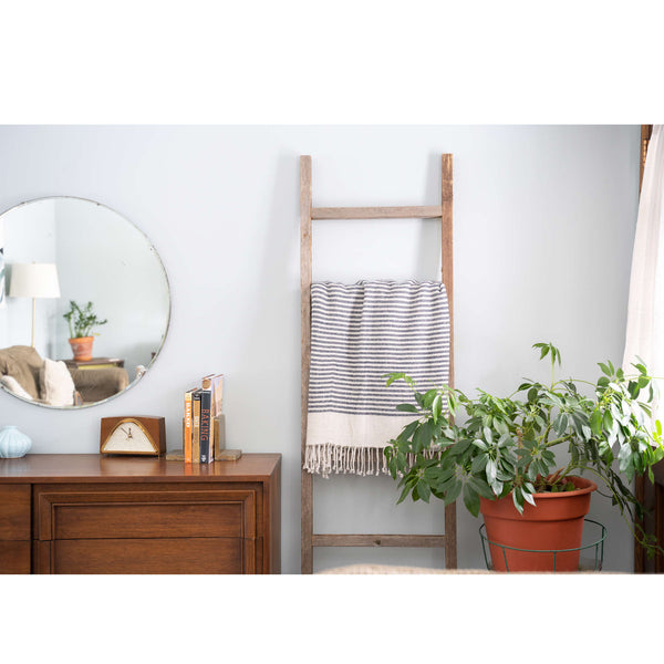 Homeroots 6 Step Rustic Weathered Grey Wood Ladder Shelf  Wood 380334