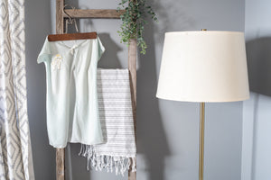 Homeroots 72" Six Step Rustic Weathered Grey Wood Ladder Shelf  Wood 380337