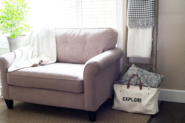 Homeroots 72" Six Step Rustic Weathered Grey Wood Ladder Shelf  Wood 380337