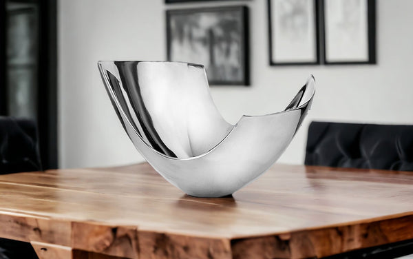 Homeroots 17" Silver Aluminum Modern Abstract Centerpiece Bowl   383745