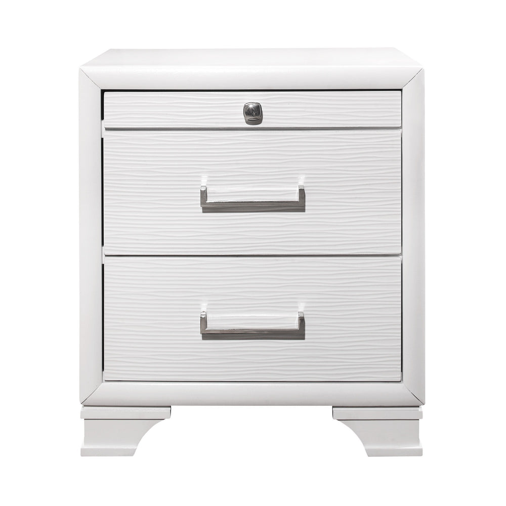 Homeroots White Nightstand With 3 Drawers   384057