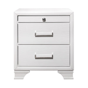 Homeroots White Nightstand With 3 Drawers   384057