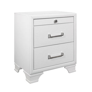 Homeroots White Nightstand With 3 Drawers   384057