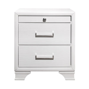 Homeroots White Nightstand With 3 Drawers   384057