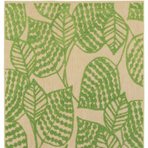 Homeroots Green Floral Indoor Outdoor Area Rug  Polypropylene 384346