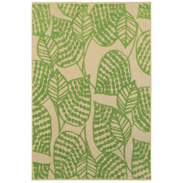 Homeroots Green Floral Indoor Outdoor Area Rug  Polypropylene 384347