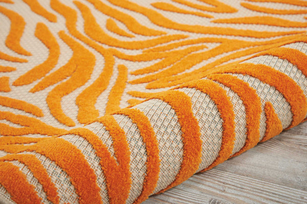 Homeroots 4' Orange And Ivory Abstract Stain Resistant Area Rug - Stylish Indoor/Outdoor Design, Durable & Chic 4? X 6? Polypropylene 384590