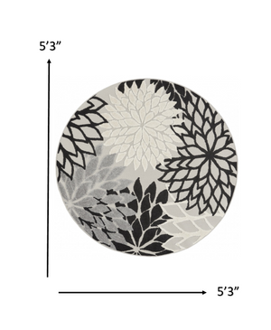 Homeroots 5' Round Black And White Round Floral Indoor Outdoor Area Rug Black White Polypropylene 384599