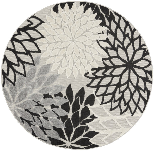 Homeroots 5' Round Black And White Round Floral Indoor Outdoor Area Rug Black White Polypropylene 384599