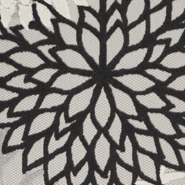 HomeRoots 5' Timeless Floral Indoor Outdoor Rug - Durable, Easy-Care, Versatile Accent for Any Space 6'x9' Area Rug Black White 384600