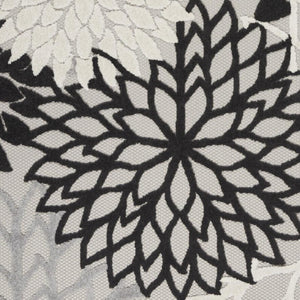 HomeRoots 5' Timeless Floral Indoor Outdoor Rug - Durable, Easy-Care, Versatile Accent for Any Space 6'x9' Area Rug Black White 384600