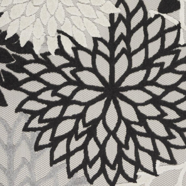 HomeRoots 5' Timeless Floral Indoor Outdoor Rug - Durable, Easy-Care, Versatile Accent for Any Space 6'x9' Area Rug Black White 384600