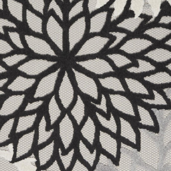HomeRoots 5' Timeless Floral Indoor Outdoor Rug - Durable, Easy-Care, Versatile Accent for Any Space 6'x9' Area Rug Black White 384600