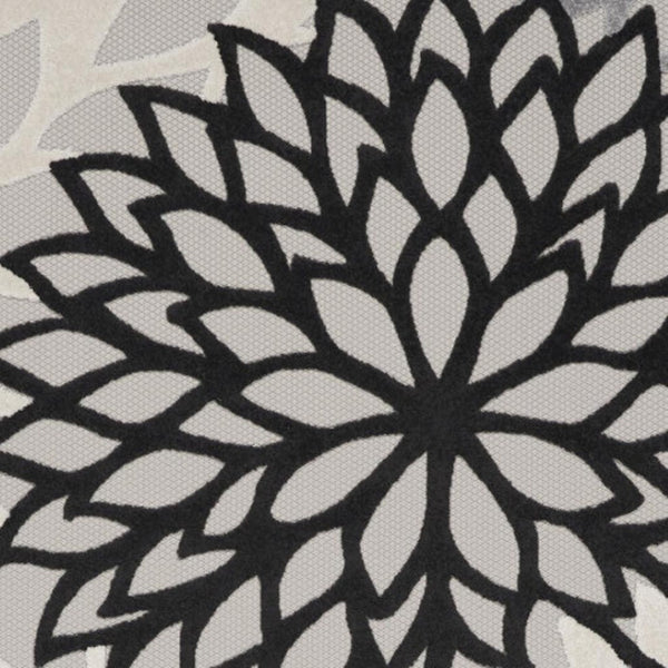 HomeRoots 5' Timeless Floral Indoor Outdoor Rug - Durable, Easy-Care, Versatile Accent for Any Space 7'x10' Area Rug Black White 384601