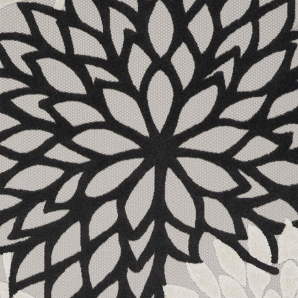 HomeRoots 5' Timeless Floral Indoor Outdoor Rug - Durable, Easy-Care, Versatile Accent for Any Space 7'x10' Area Rug Black White 384601