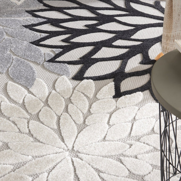 HomeRoots 5' Timeless Floral Indoor Outdoor Rug - Durable, Easy-Care, Versatile Accent for Any Space 7'x10' Area Rug Black White 384601